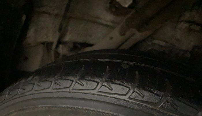 2018 Mahindra KUV 100 NXT K6+ P 6 STR, Petrol, Manual, 64,134 km, Left Rear Tyre Tread