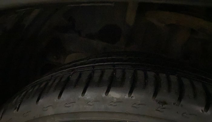 2018 Mahindra KUV 100 NXT K6+ P 6 STR, Petrol, Manual, 64,134 km, Left Front Tyre Tread