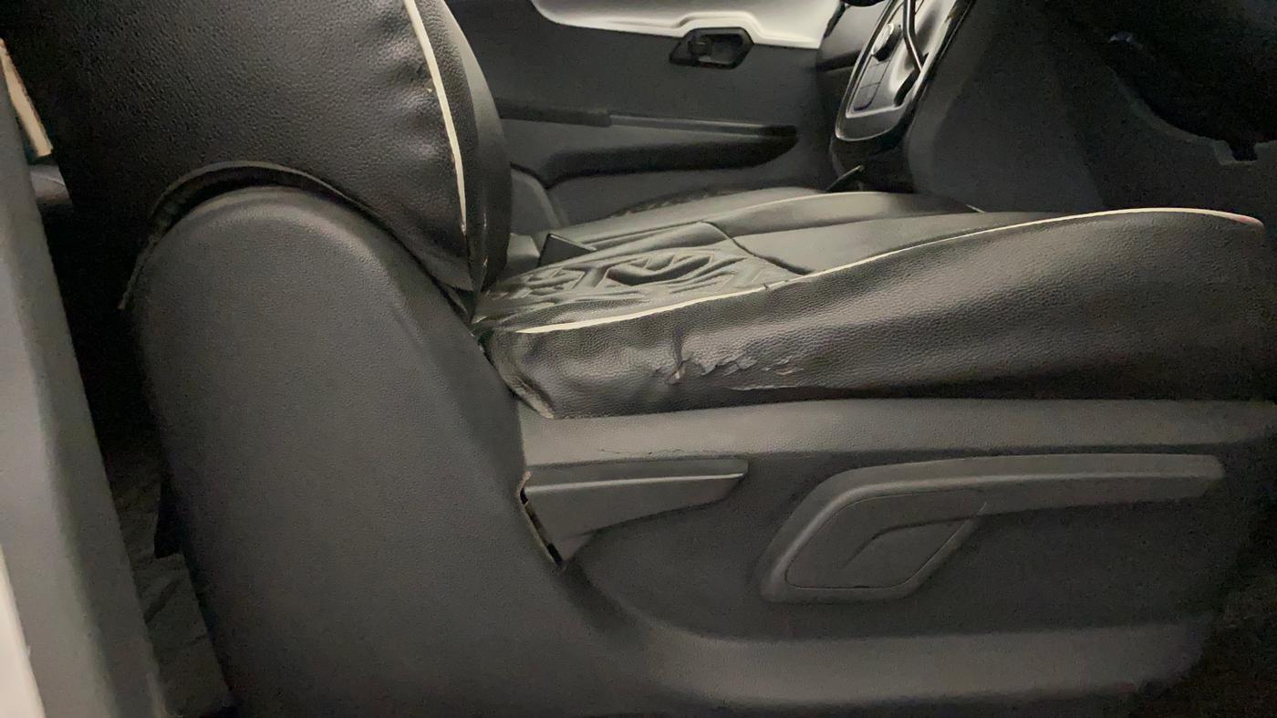 2018 Mahindra KUV 100 NXT K6+ P 6 STR, Petrol, Manual, 64,134 km, Driver Side Adjustment Panel