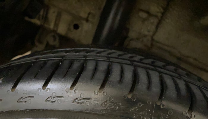 2018 Mahindra KUV 100 NXT K6+ P 6 STR, Petrol, Manual, 64,134 km, Right Rear Tyre Tread