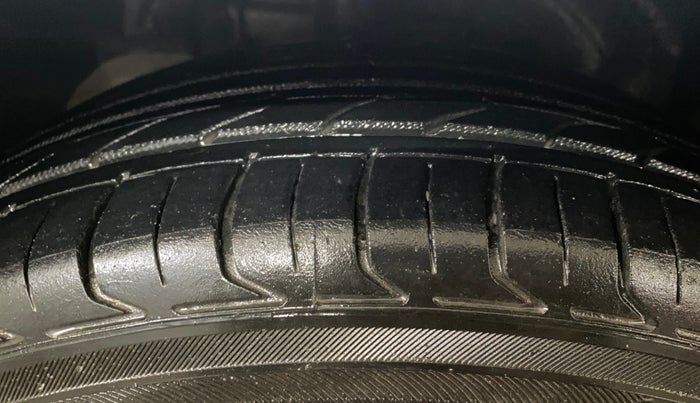 2016 Ford Figo Aspire TITANIUM 1.2 PETROL, Petrol, Manual, 82,266 km, Right Front Tyre Tread