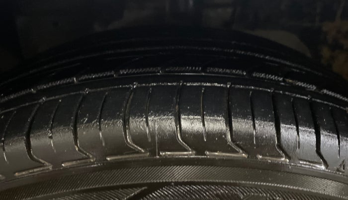 2016 Ford Figo Aspire TITANIUM 1.2 PETROL, Petrol, Manual, 82,266 km, Left Front Tyre Tread