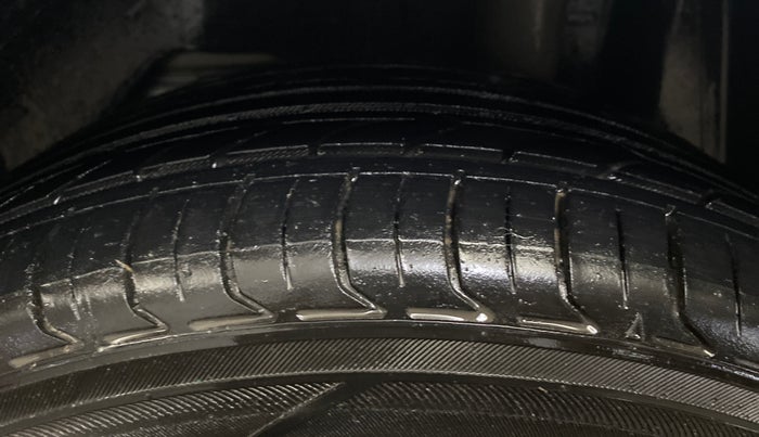 2016 Ford Figo Aspire TITANIUM 1.2 PETROL, Petrol, Manual, 82,266 km, Left Rear Tyre Tread