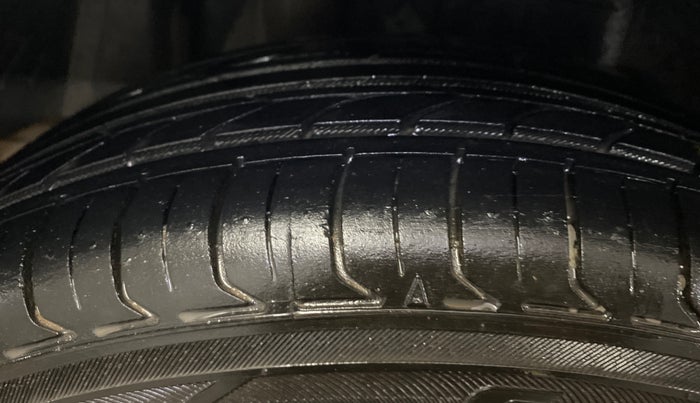 2016 Ford Figo Aspire TITANIUM 1.2 PETROL, Petrol, Manual, 82,266 km, Right Rear Tyre Tread