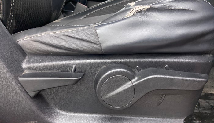 2020 Mahindra Thar LX D AT 4WD HT, Diesel, Automatic, 63,378 km, Driver Side Adjustment Panel