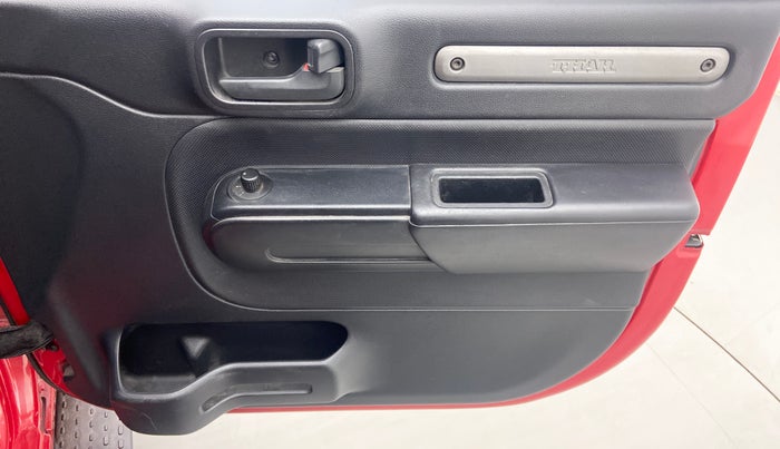 2020 Mahindra Thar LX D AT 4WD HT, Diesel, Automatic, 63,378 km, Driver Side Door Panels Control