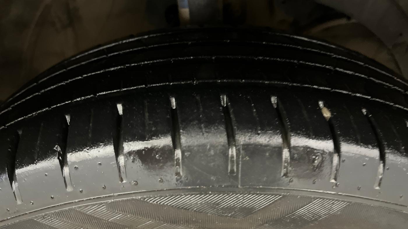 2021 Maruti Baleno ZETA CVT PETROL 1.2, Petrol, Automatic, 29,615 km, Right Front Tyre Tread