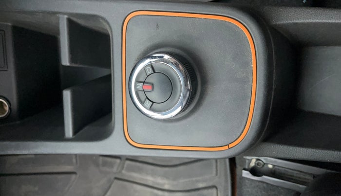 2020 Renault Kwid CLIMBER 1.0 AMT (O), Petrol, Automatic, 54,022 km, Gear Lever