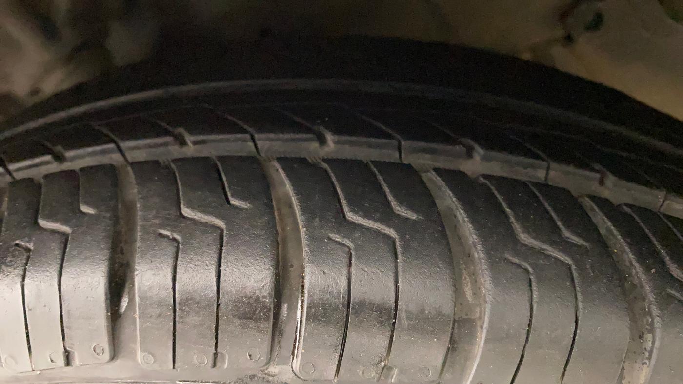 2016 Maruti Celerio ZXI AMT, Petrol, Automatic, 69,565 km, Right Front Tyre Tread