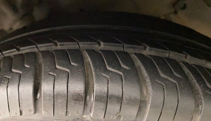 2016 Maruti Celerio ZXI AMT, Petrol, Automatic, 69,565 km, Right Front Tyre Tread