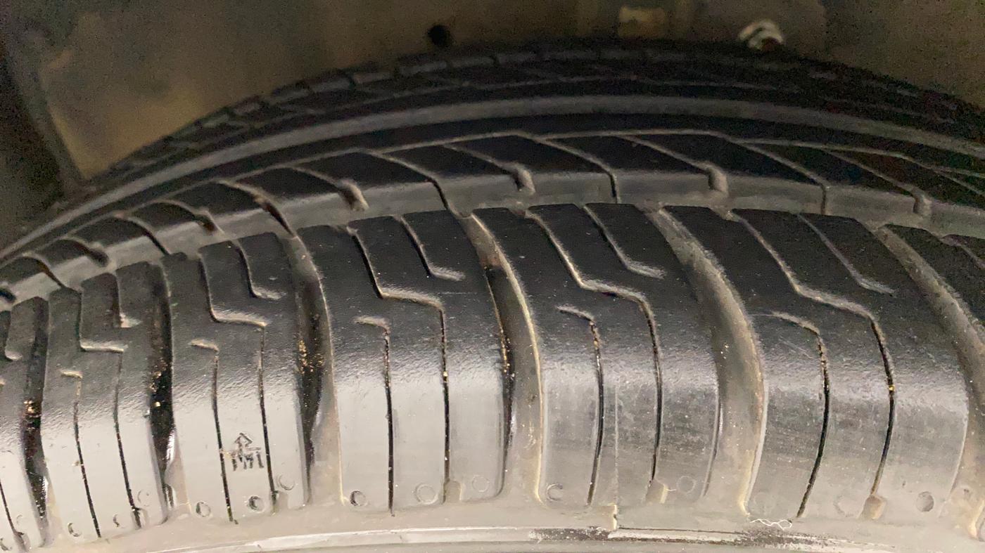 2016 Maruti Celerio ZXI AMT, Petrol, Automatic, 69,565 km, Left Front Tyre Tread