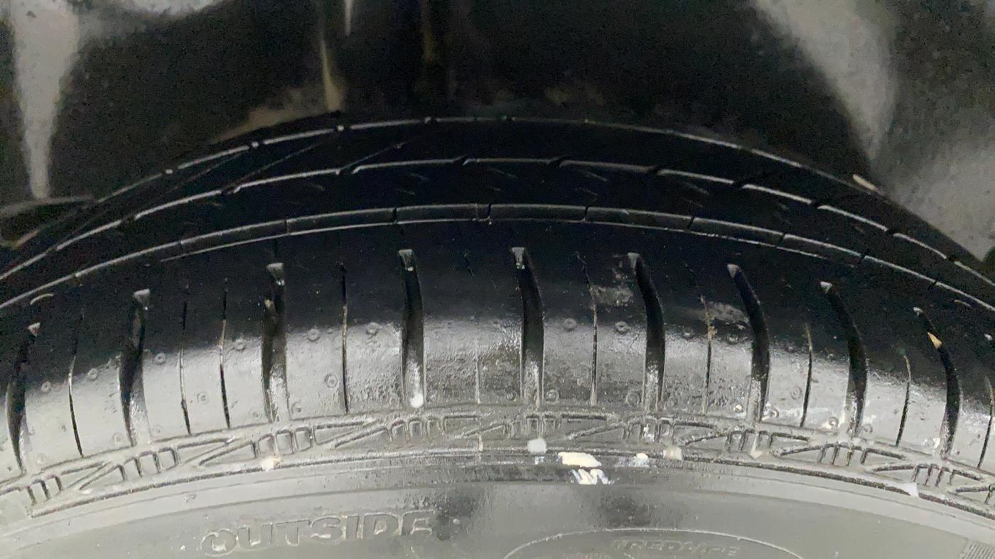 2011 Maruti Swift Dzire LXI, Petrol, Manual, 98,652 km, Right Rear Tyre Tread