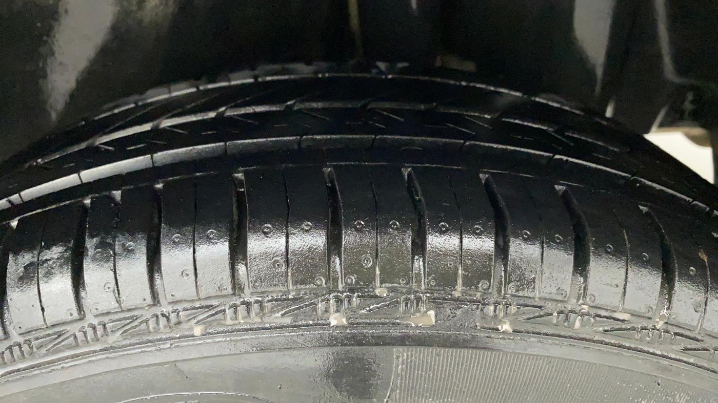 2011 Maruti Swift Dzire LXI, Petrol, Manual, 98,652 km, Left Rear Tyre Tread
