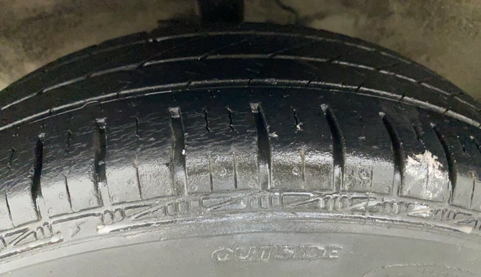 2011 Maruti Swift Dzire LXI, Petrol, Manual, 98,652 km, Left Front Tyre Tread