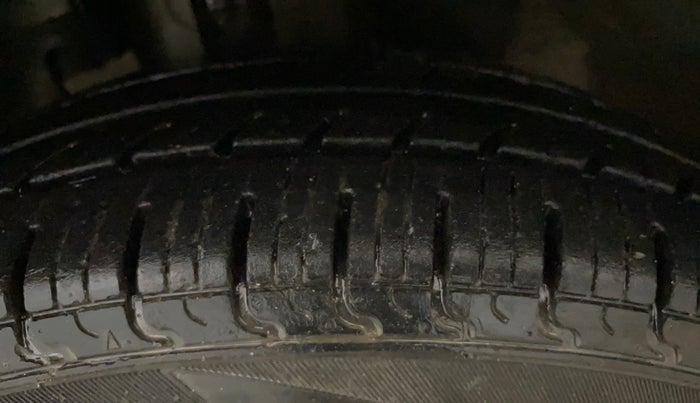 2018 Renault Kwid RXL, Petrol, Manual, 45,338 km, Left Front Tyre Tread