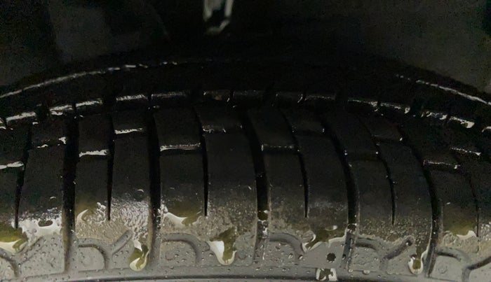2010 Hyundai i10 SPORTZ (O) 1.2, Petrol, Manual, 91,968 km, Right Front Tyre Tread