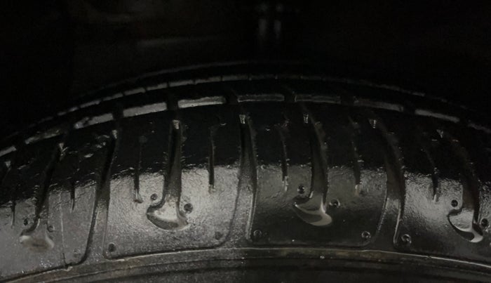 2016 Hyundai Grand i10 SPORTZ 1.2 KAPPA VTVT, Petrol, Manual, 18,360 km, Left Front Tyre Tread