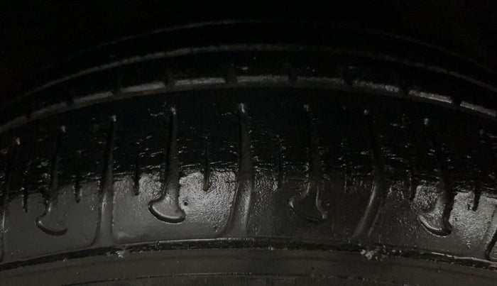 2016 Hyundai Grand i10 SPORTZ 1.2 KAPPA VTVT, Petrol, Manual, 18,360 km, Right Front Tyre Tread