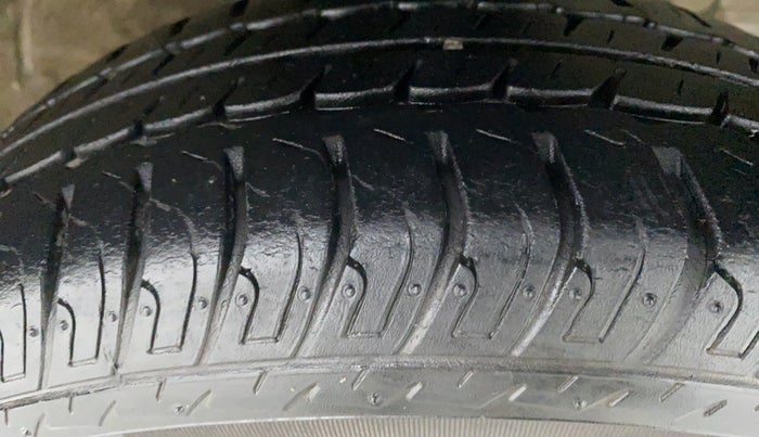 2015 Maruti Wagon R 1.0 VXI, Petrol, Manual, 32,741 km, Right Front Tyre Tread
