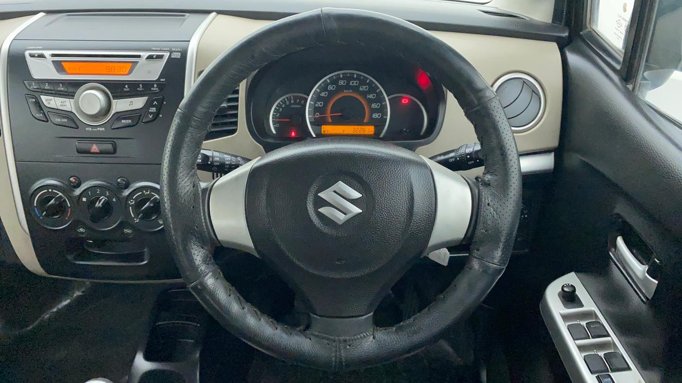 2015 Maruti Wagon R 1.0 VXI, Petrol, Manual, 32,741 km, Steering Wheel Close Up