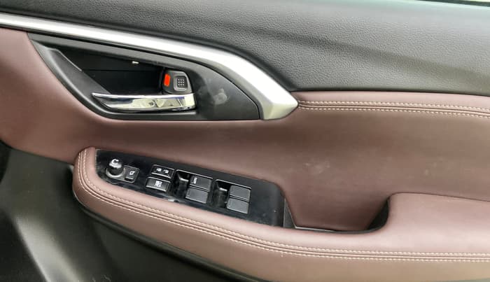 2022 Maruti Grand Vitara ALPHA SMART HYBRID AT, Petrol, Automatic, 34,828 km, Driver Side Door Panels Control