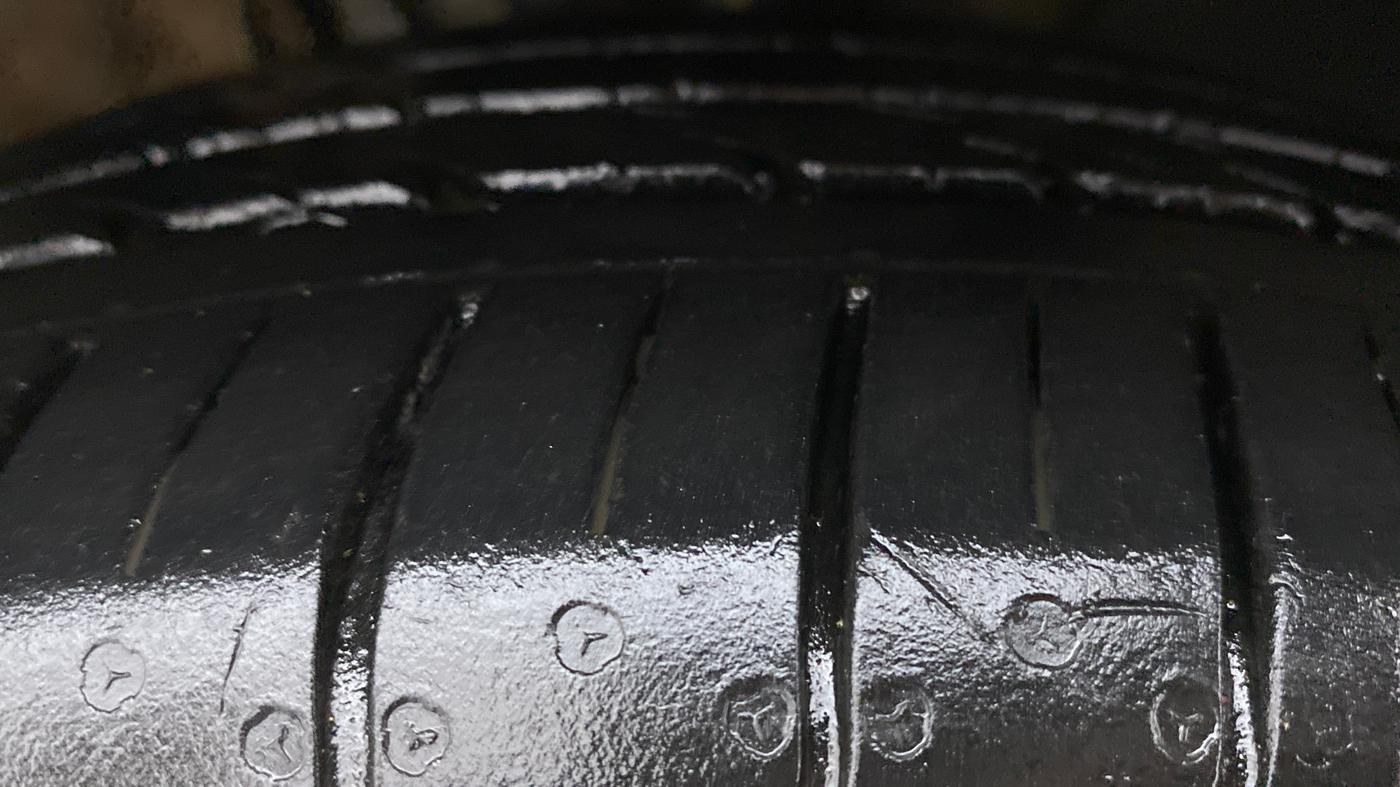 2021 Volkswagen Vento HIGHLINE PLUS 1.0 TSI AT, Petrol, Automatic, 14,335 km, Right Front Tyre Tread