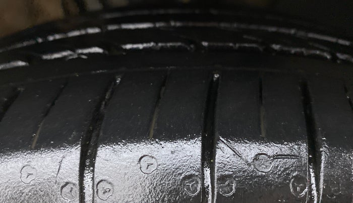 2021 Volkswagen Vento HIGHLINE PLUS 1.0 TSI AT, Petrol, Automatic, 14,335 km, Right Front Tyre Tread
