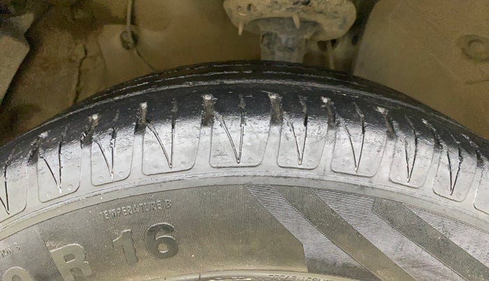 2022 KIA SONET HTK PLUS 1.0 IMT, Petrol, Manual, 75,237 km, Right Front Tyre Tread