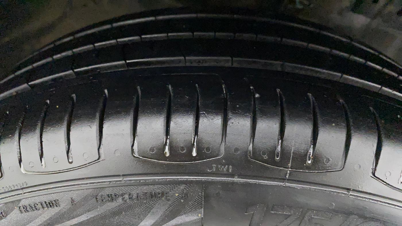 2016 Honda Amaze 1.2L I-VTEC S, CNG, Manual, 63,667 km, Right Front Tyre Tread