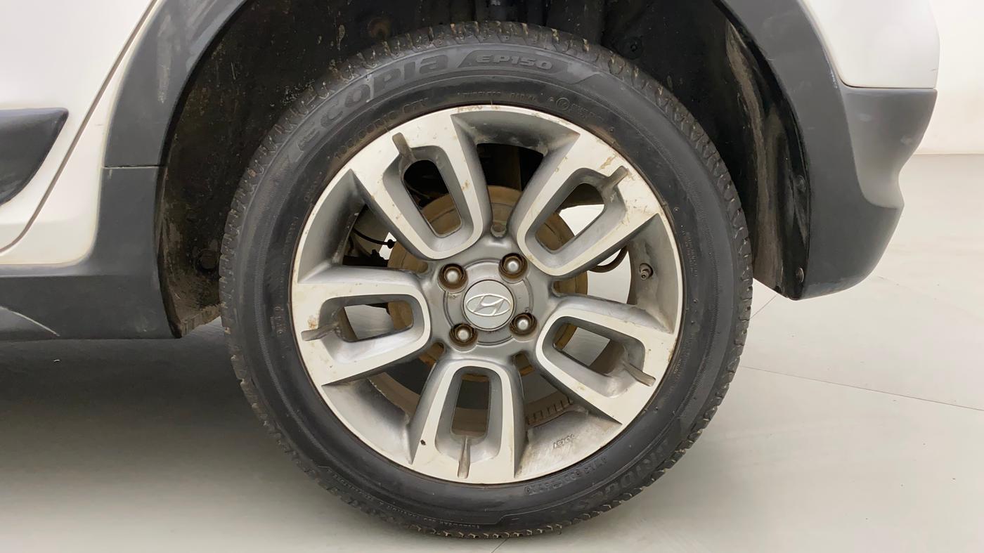 2017 Hyundai i20 Active 1.2 SX DUAL TONE, Petrol, Manual, 52,887 km, Left Rear Wheel