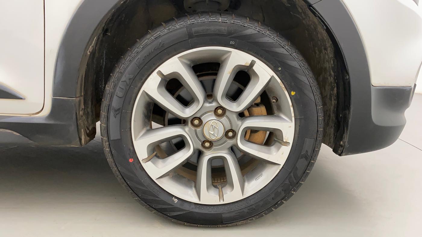 2017 Hyundai i20 Active 1.2 SX DUAL TONE, Petrol, Manual, 52,887 km, Right Front Wheel