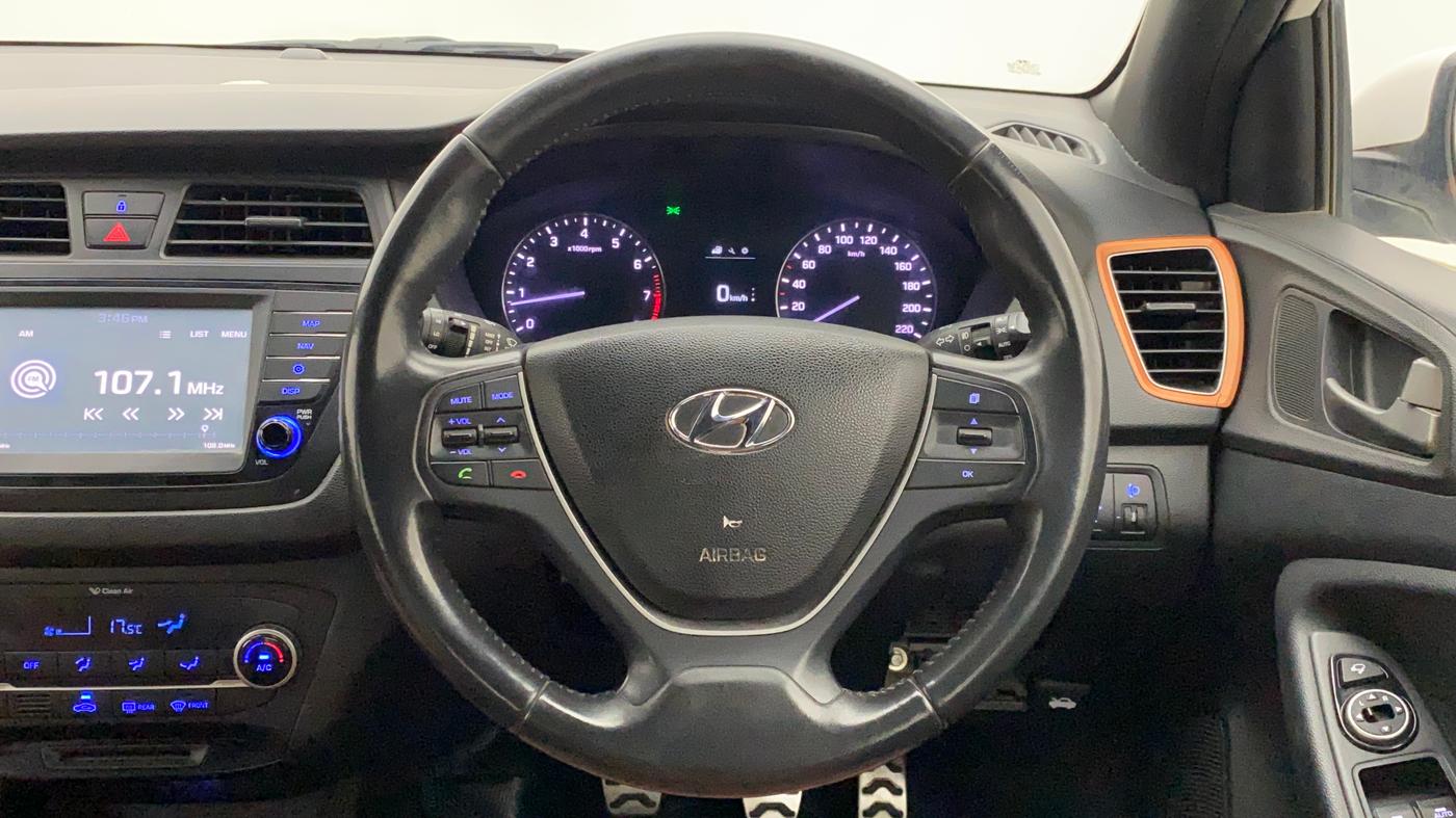 2017 Hyundai i20 Active 1.2 SX DUAL TONE, Petrol, Manual, 52,887 km, Steering Wheel Close Up