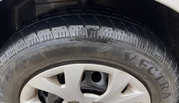 2015 Hyundai Grand i10 SPORTZ 1.2 KAPPA VTVT, Petrol, Manual, 41,745 km, Left Front Tyre Tread
