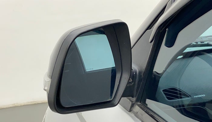 2017 Mahindra Kuv100 K8 6 STR DUAL TONE, Petrol, Manual, 95,346 km, Left rear-view mirror - Mirror motor not working