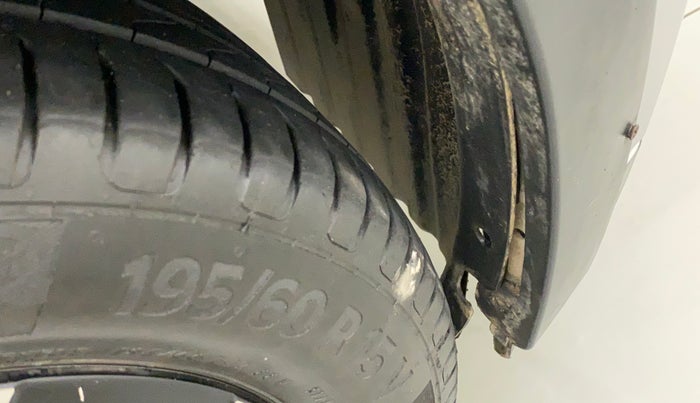 2017 Mahindra Kuv100 K8 6 STR DUAL TONE, Petrol, Manual, 95,346 km, Right fender - Slightly dented
