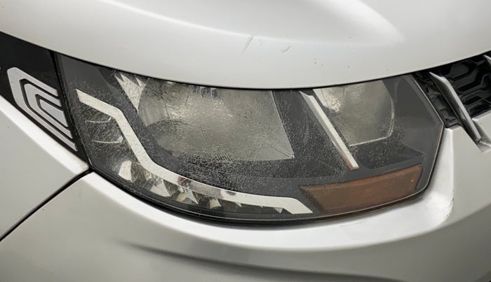 2017 Mahindra Kuv100 K8 6 STR DUAL TONE, Petrol, Manual, 95,346 km, Right headlight - Minor scratches