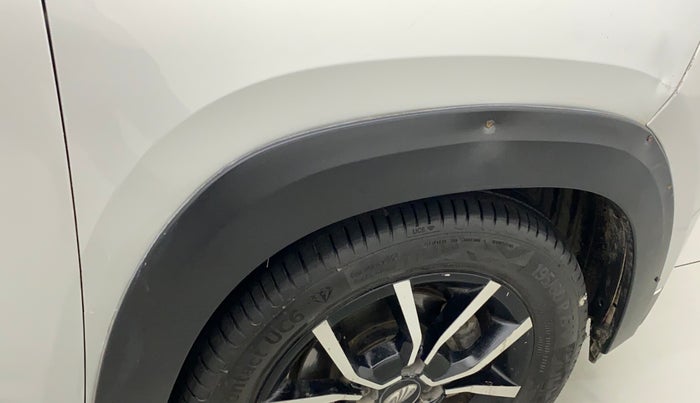 2017 Mahindra Kuv100 K8 6 STR DUAL TONE, Petrol, Manual, 95,346 km, Right fender - Cladding has minor damage