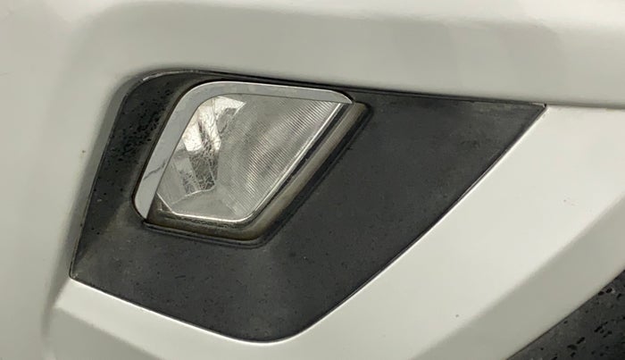 2017 Mahindra Kuv100 K8 6 STR DUAL TONE, Petrol, Manual, 95,346 km, Right fog light - Not working
