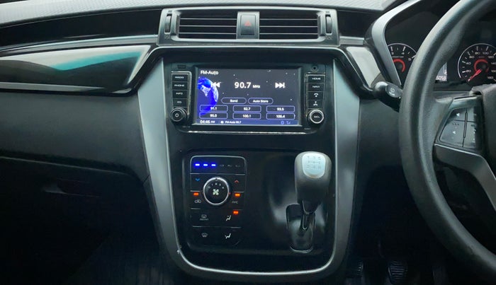 2017 Mahindra Kuv100 K8 6 STR DUAL TONE, Petrol, Manual, 95,346 km, Air Conditioner