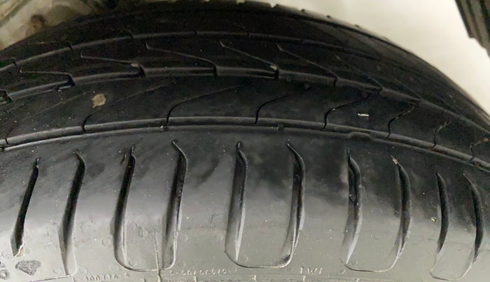 2017 Mahindra Kuv100 K8 6 STR DUAL TONE, Petrol, Manual, 95,346 km, Left Rear Tyre Tread