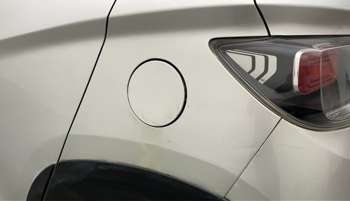 2017 Mahindra Kuv100 K8 6 STR DUAL TONE, Petrol, Manual, 95,346 km, Left quarter panel - Paint has minor damage