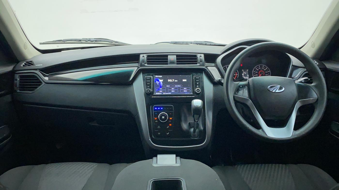 2017 Mahindra Kuv100 K8 6 STR DUAL TONE, Petrol, Manual, 95,346 km, Dashboard