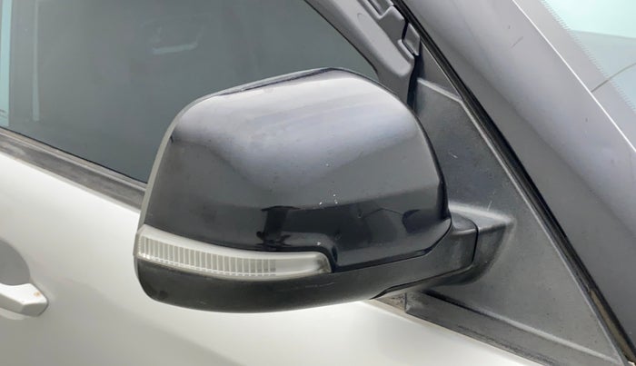 2017 Mahindra Kuv100 K8 6 STR DUAL TONE, Petrol, Manual, 95,346 km, Right rear-view mirror - Folding motor not working