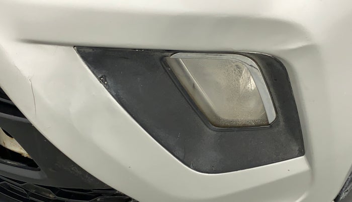 2017 Mahindra Kuv100 K8 6 STR DUAL TONE, Petrol, Manual, 95,346 km, Left fog light - Not working
