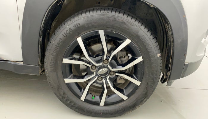 2017 Mahindra Kuv100 K8 6 STR DUAL TONE, Petrol, Manual, 95,346 km, Right Front Wheel