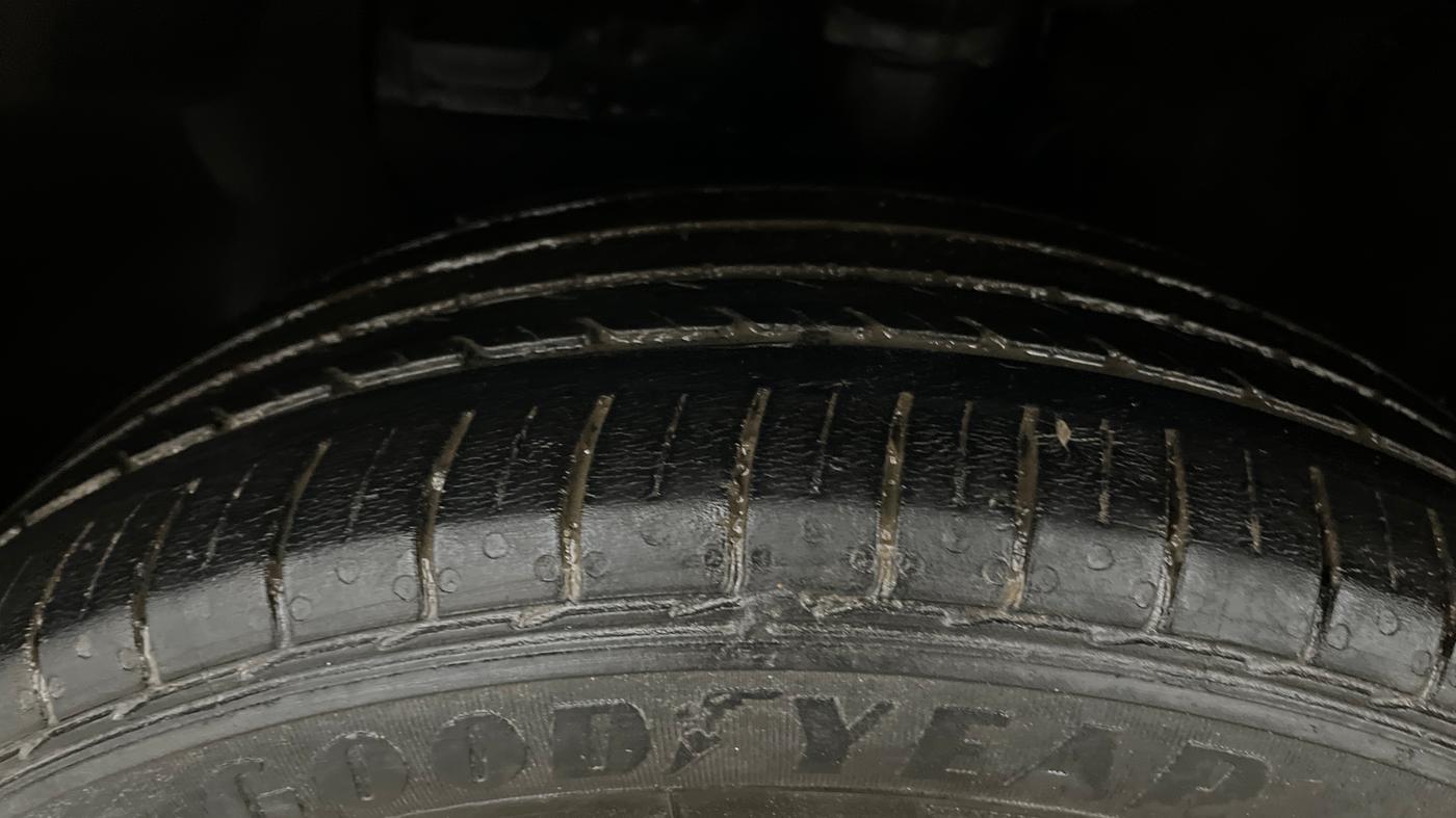 2015 Hyundai i20 Active 1.4 S, Diesel, Manual, 1,25,285 km, Left Front Tyre Tread