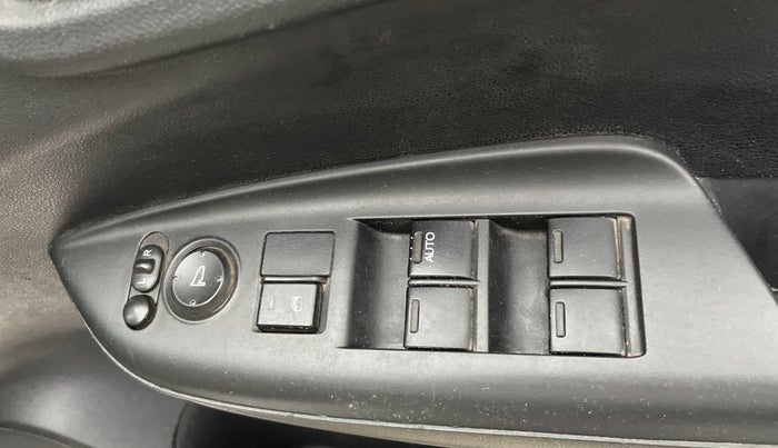 2015 Honda Jazz 1.2L I-VTEC V AT, Petrol, Automatic, 87,246 km, Driver Side Door Panels Control