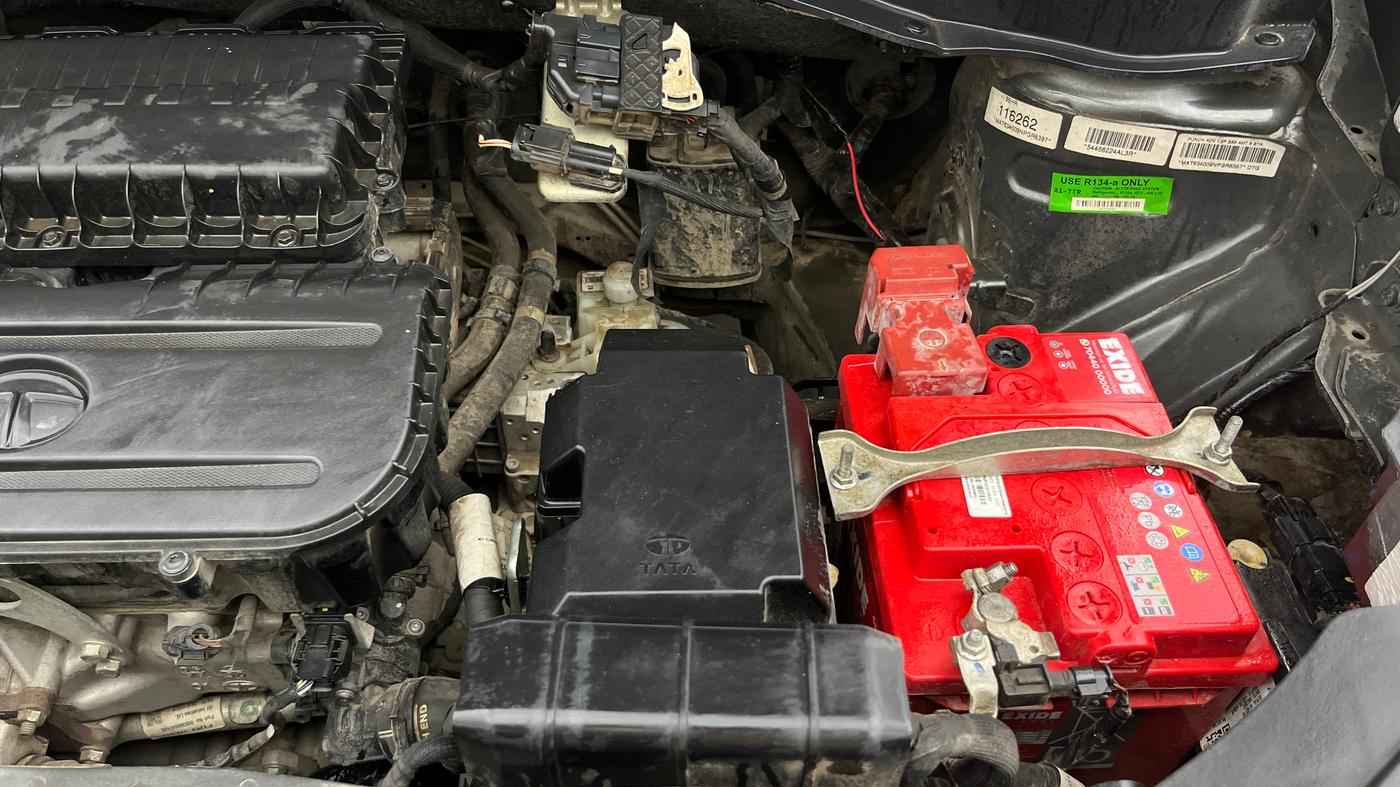 2022 Tata PUNCH ADVENTURE AMT, Petrol, Automatic, 24,678 km, Engine View - Left