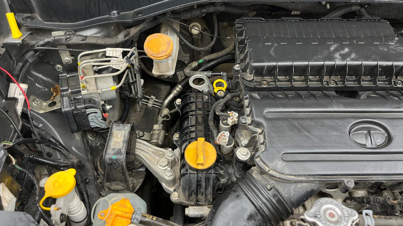 2022 Tata PUNCH ADVENTURE AMT, Petrol, Automatic, 24,678 km, Engine View - Right
