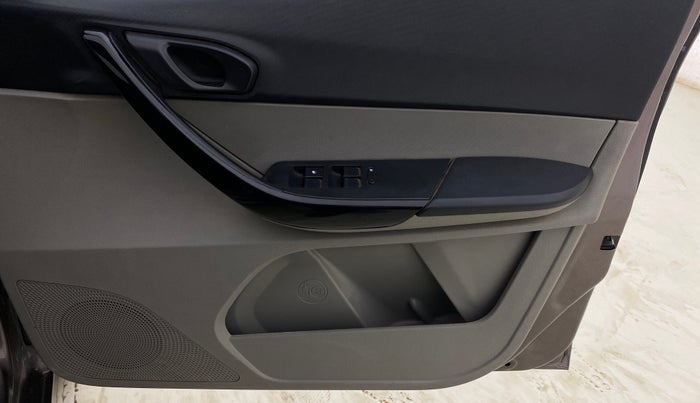 2018 Tata Tiago XT PETROL, Petrol, Manual, 56,623 km, Driver Side Door Panels Control